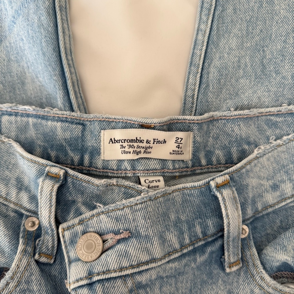 Abercrombie & Fitch Relaxed Light Blue Jeans - Picture 4 of 4